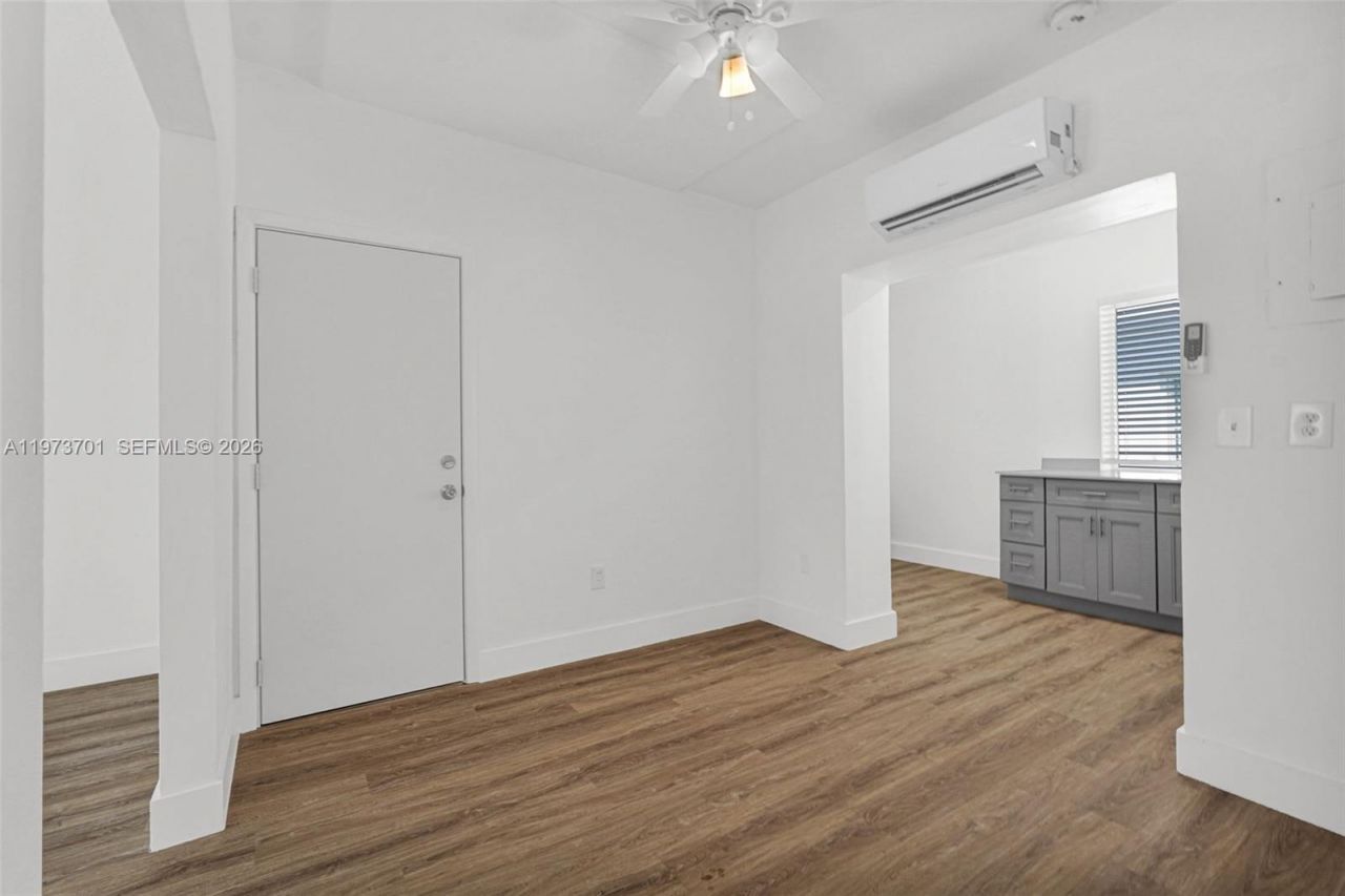 319 80th St , Unit 8, Miami Beach, FL 33141 Photo