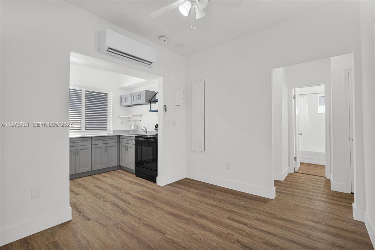 319 80th St , Unit 8, Miami Beach, FL 33141 Photo