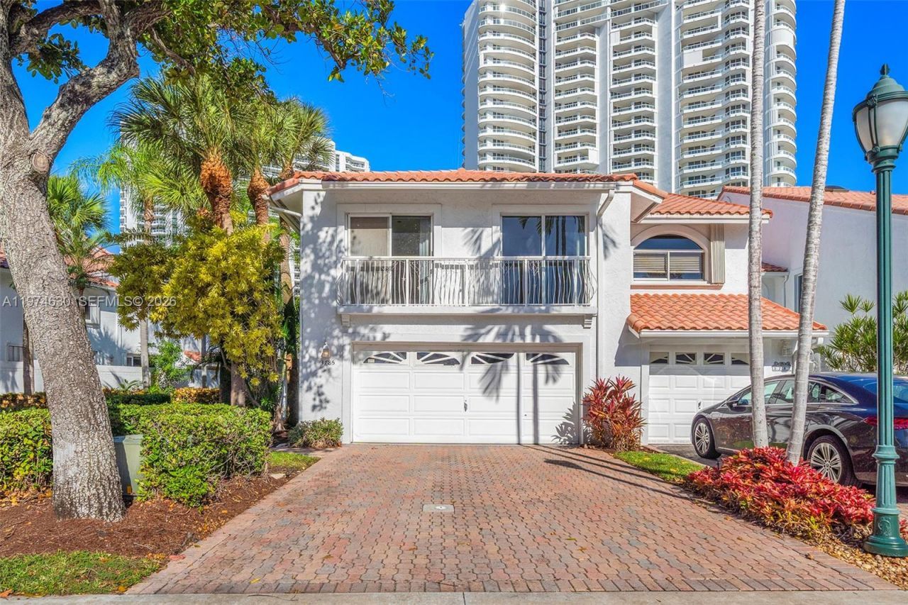 3785 NE 209th Ter, Aventura, FL 33180 Photo