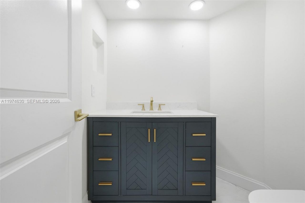 3785 NE 209th Ter, Aventura, FL 33180 Photo