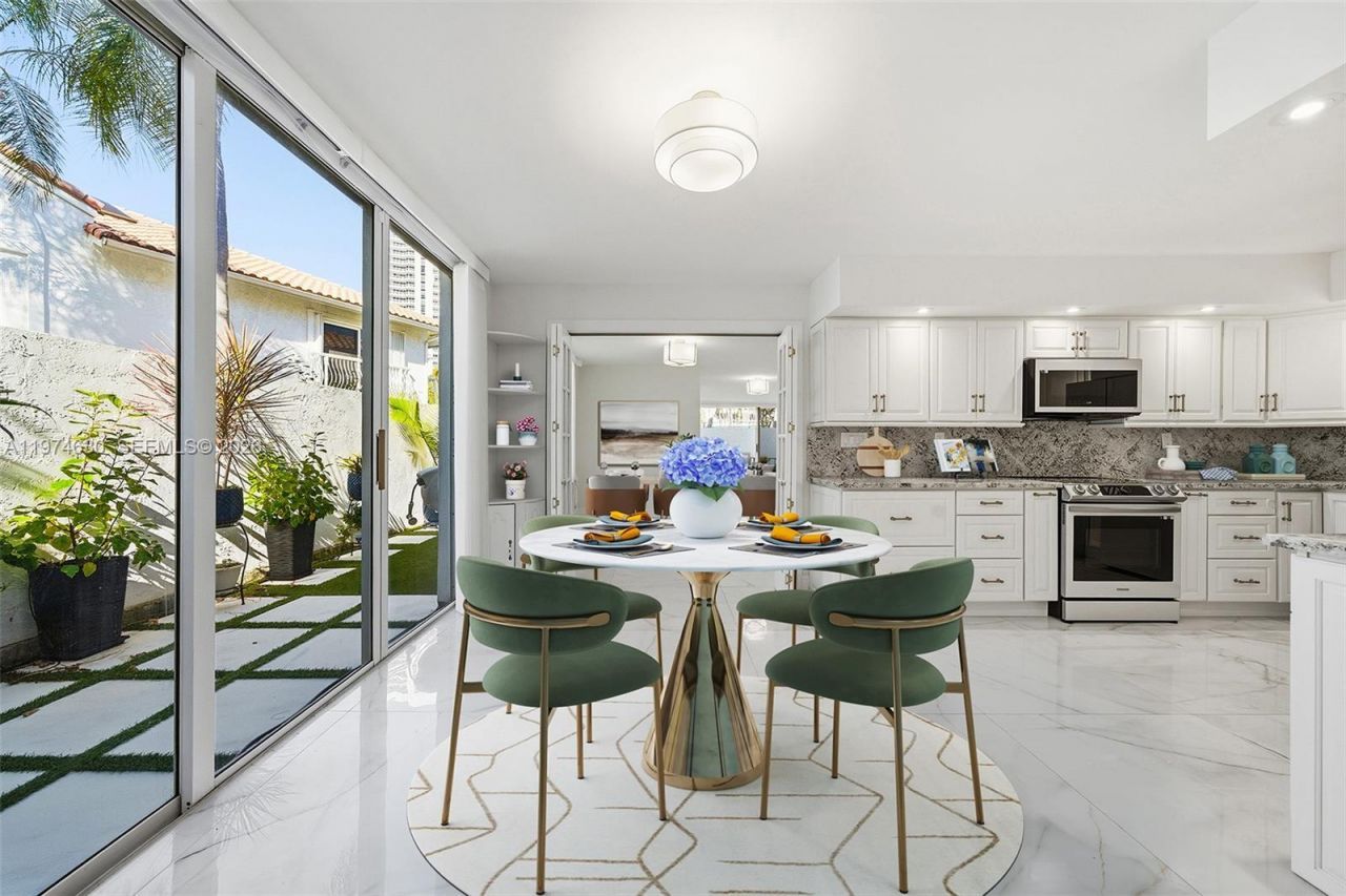 3785 NE 209th Ter, Aventura, FL 33180 Photo