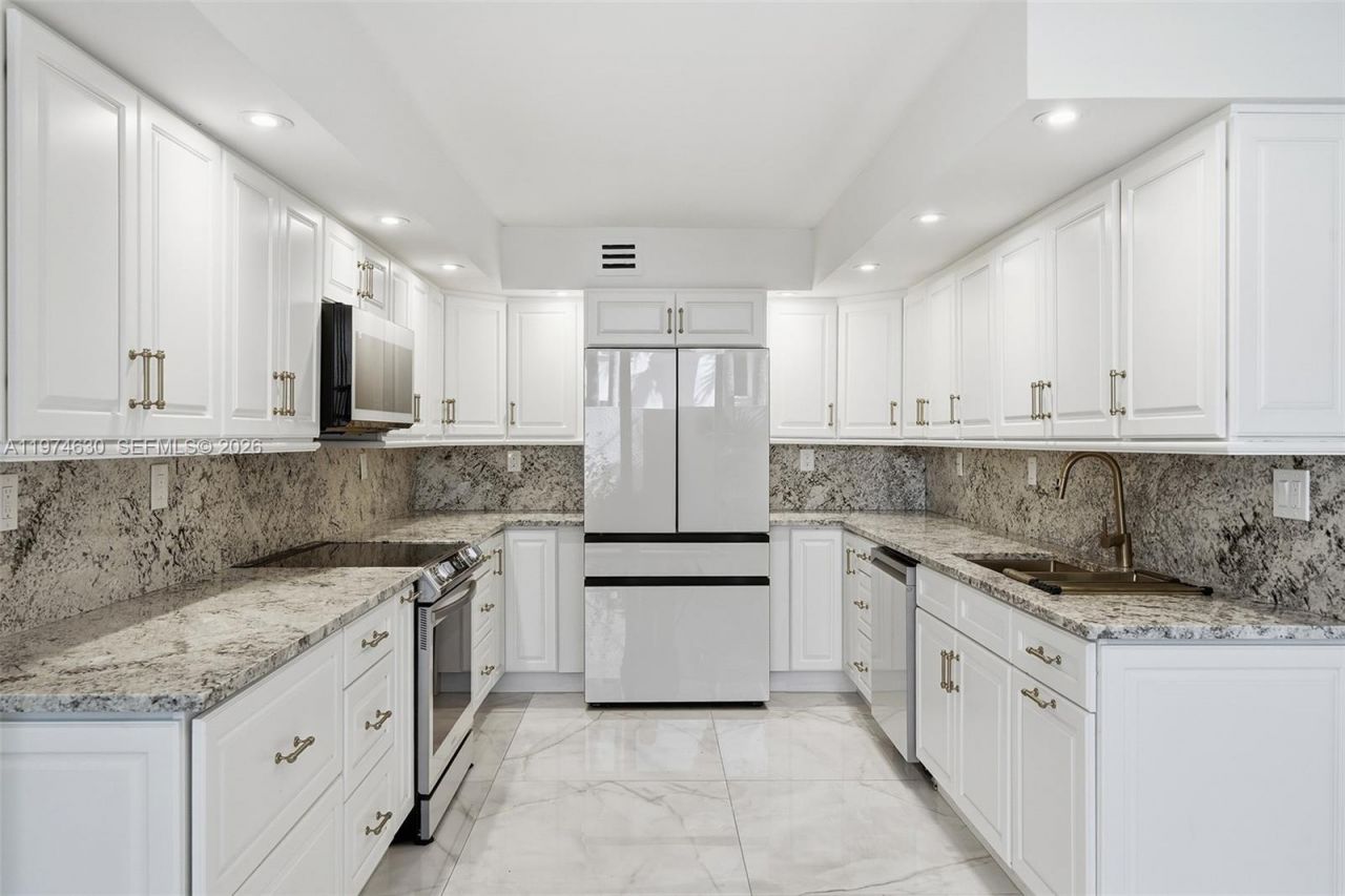 3785 NE 209th Ter, Aventura, FL 33180 Photo