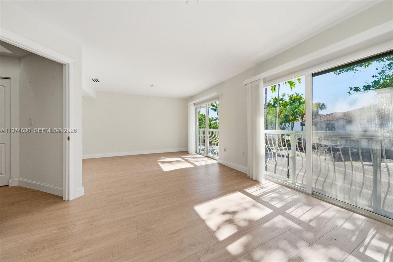 3785 NE 209th Ter, Aventura, FL 33180 Photo