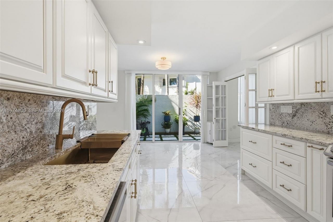 3785 NE 209th Ter, Aventura, FL 33180 Photo