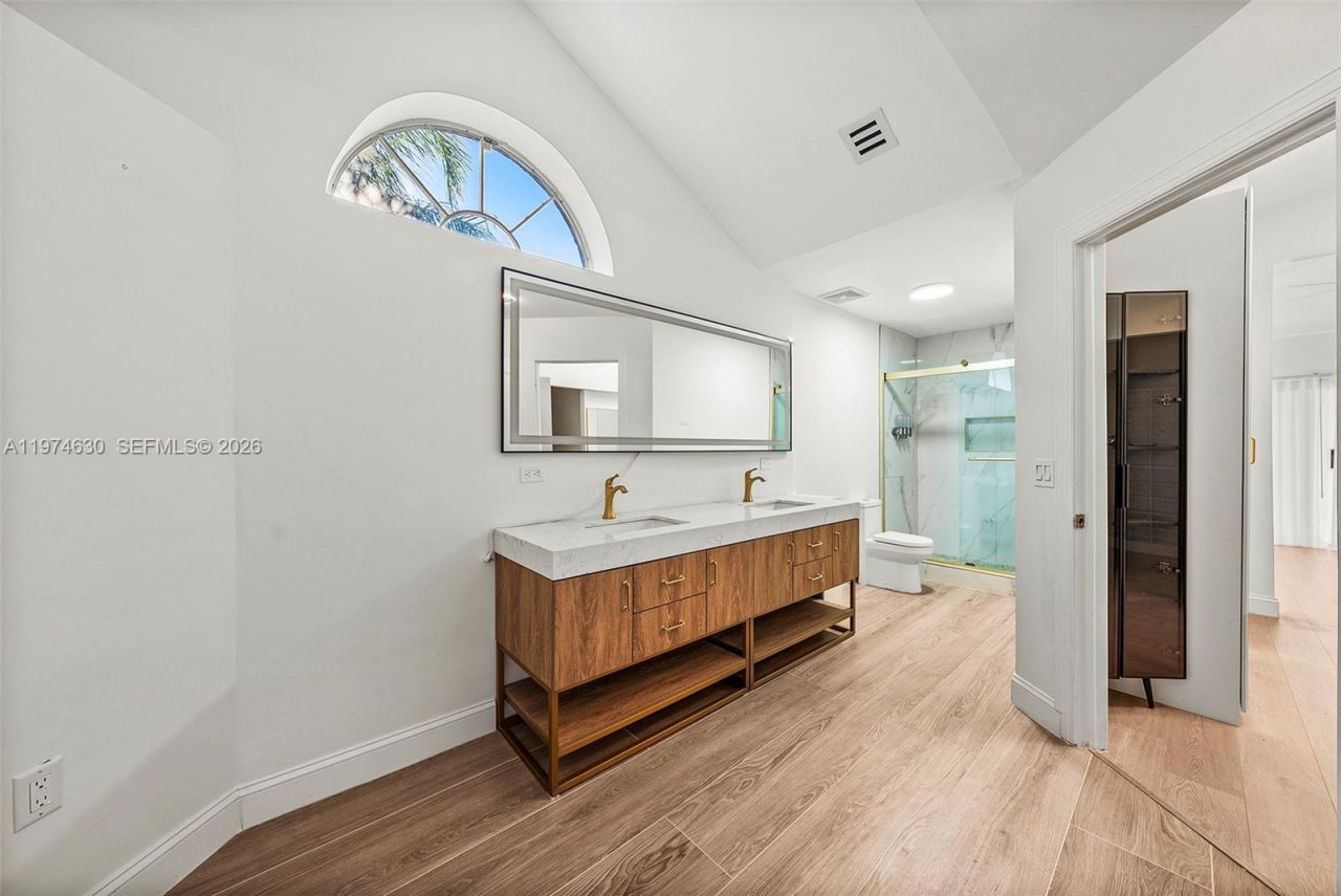 3785 NE 209th Ter, Aventura, FL 33180 Photo