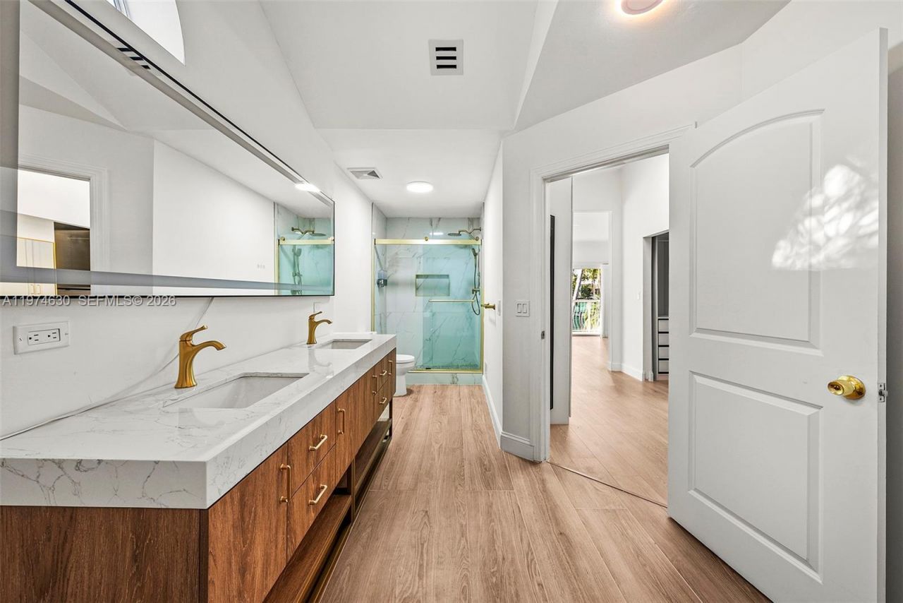 3785 NE 209th Ter, Aventura, FL 33180 Photo