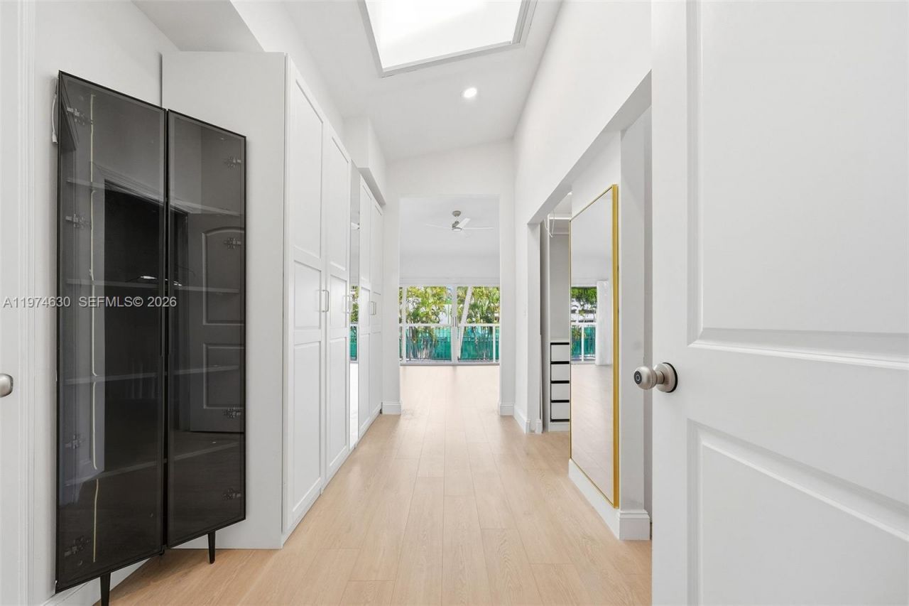 3785 NE 209th Ter, Aventura, FL 33180 Photo