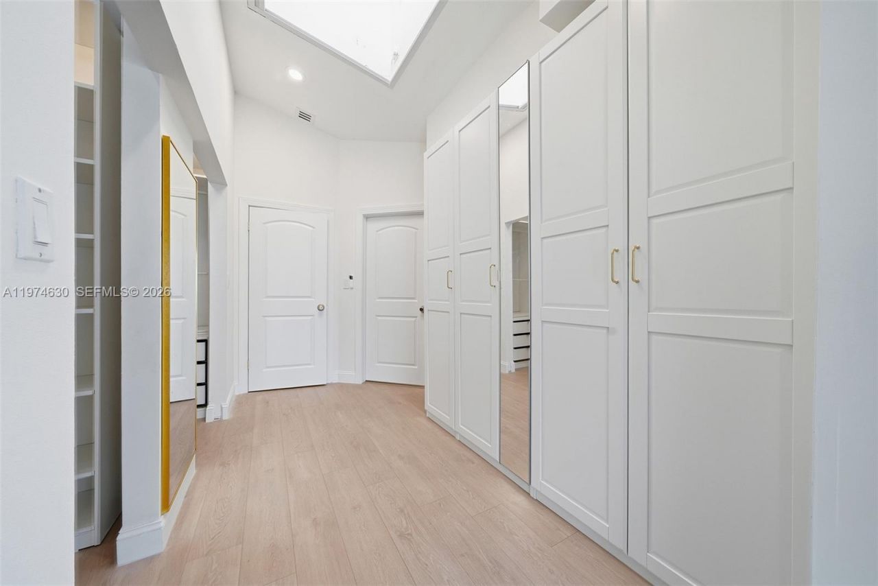 3785 NE 209th Ter, Aventura, FL 33180 Photo