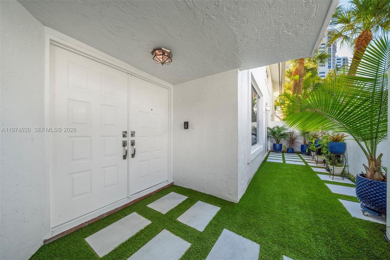 3785 NE 209th Ter, Aventura, FL 33180 Photo