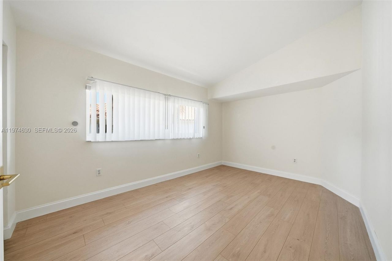 3785 NE 209th Ter, Aventura, FL 33180 Photo