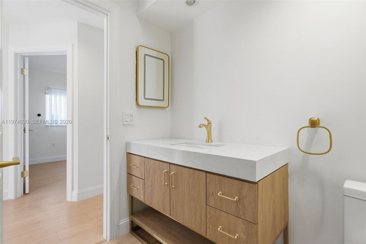 3785 NE 209th Ter, Aventura, FL 33180 Photo