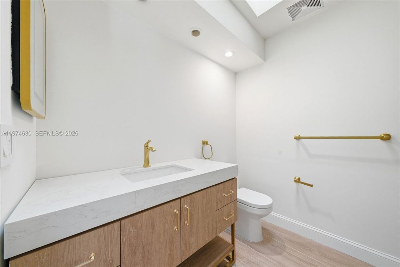 3785 NE 209th Ter, Aventura, FL 33180 Photo