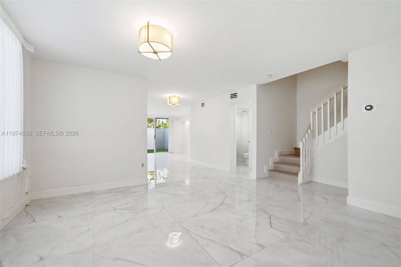 3785 NE 209th Ter, Aventura, FL 33180 Photo