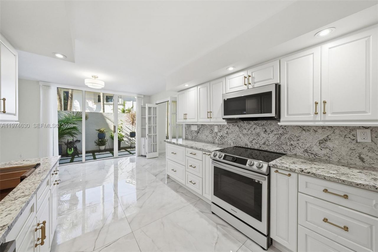 3785 NE 209th Ter, Aventura, FL 33180 Photo