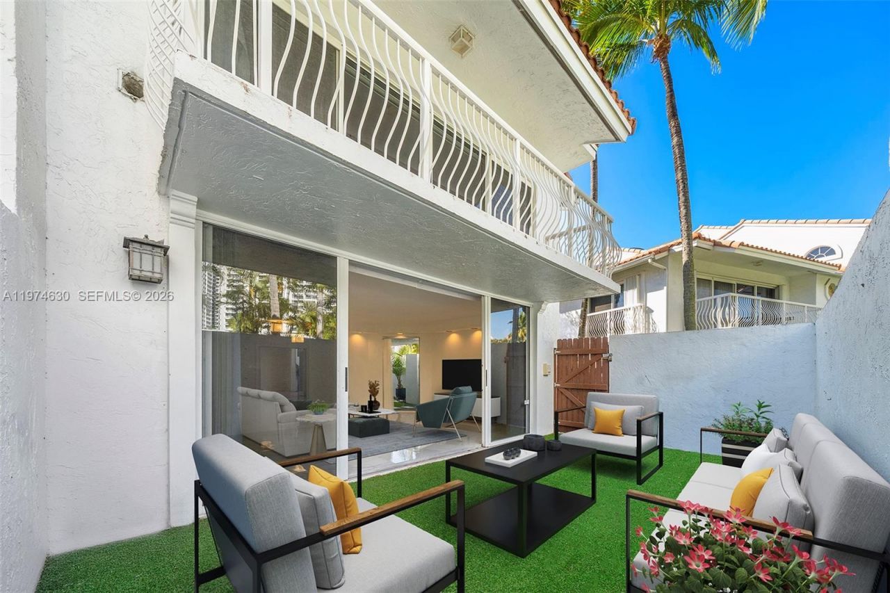 3785 NE 209th Ter, Aventura, FL 33180 Photo