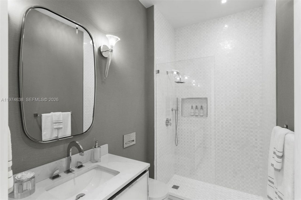 2821 S Bayshore Dr , Unit 8A, Coconut Grove, FL 33133 Photo