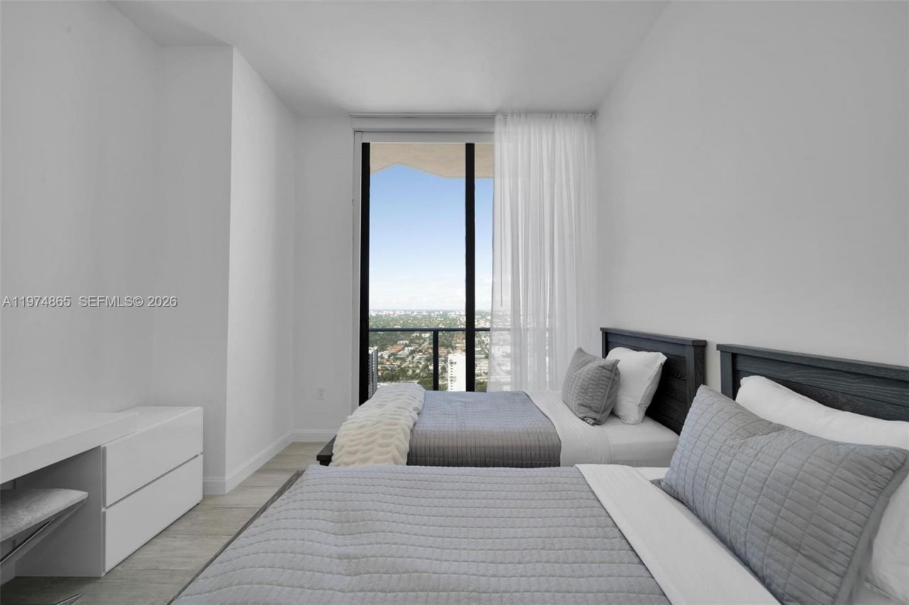 55 SW 9th St , Unit 4406, Miami, FL 33130 Photo