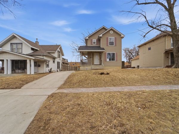 917 E 12th Street, Des Moines, IA 50316
