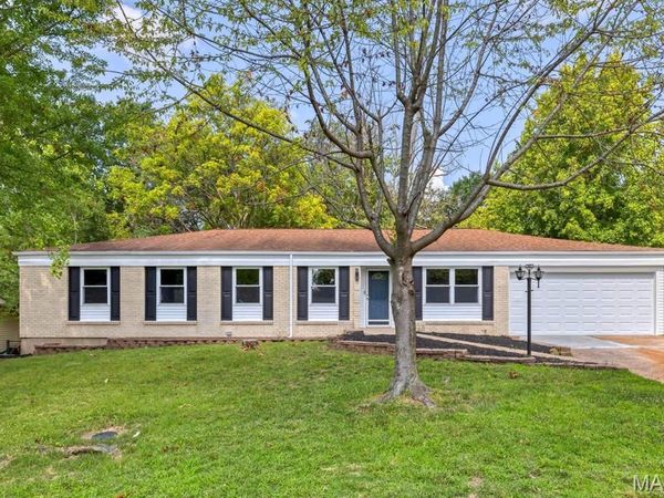 815 Ariege Drive, Creve Coeur, MO 63141