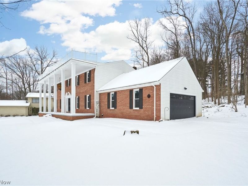 8712 Bradford Lane, Brecksville, OH 44141 Photo 2