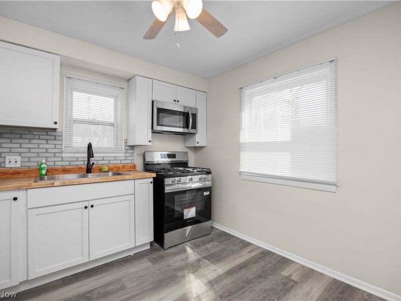 15807 Westview Avenue , Cleveland, OH 44128 Photo 12