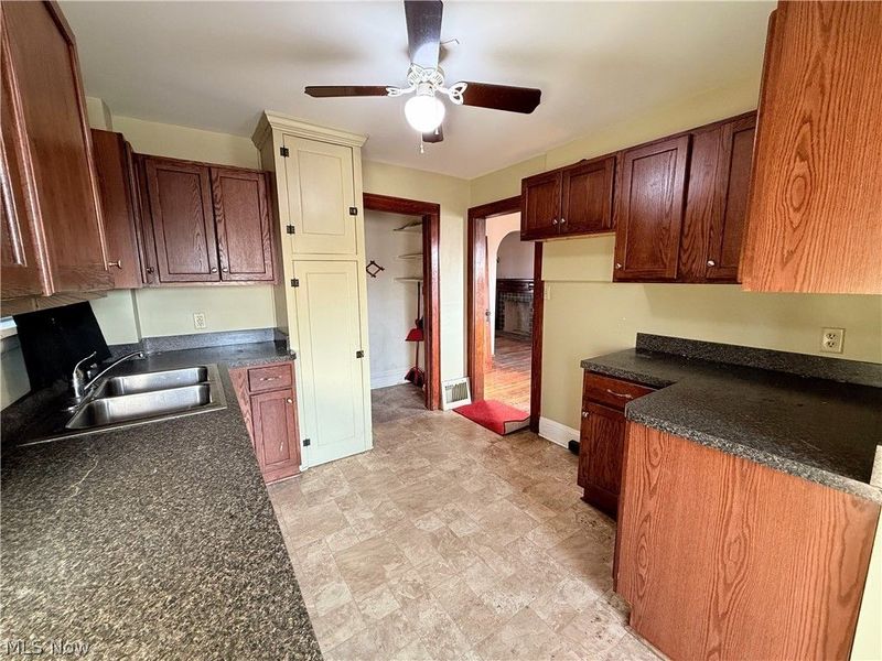 837 Eastland Avenue , Akron, OH 44305 Photo 10