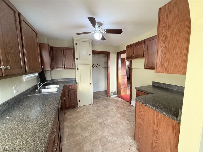 837 Eastland Avenue , Akron, OH 44305 Photo 8