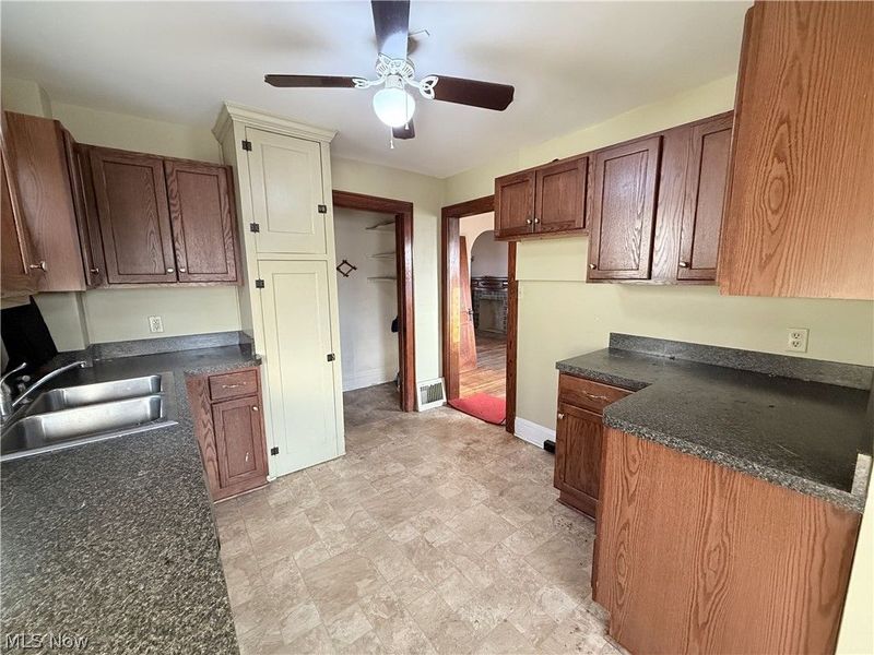 837 Eastland Avenue , Akron, OH 44305 Photo 9