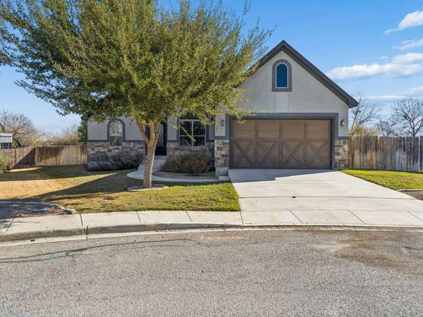 291 Strasbourg, Castroville, TX 78009