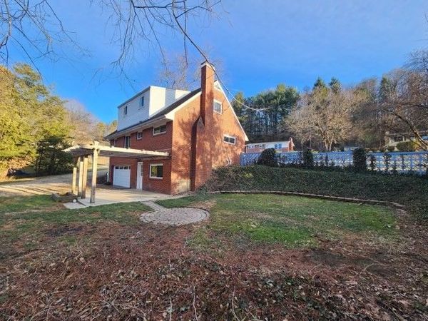 151 Dwellington Dr, Valencia, PA 16059