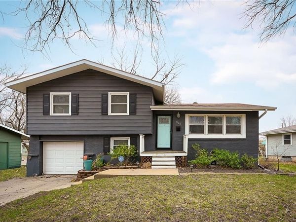 626 NW Kay Drive, Lee's Summit, MO 64063