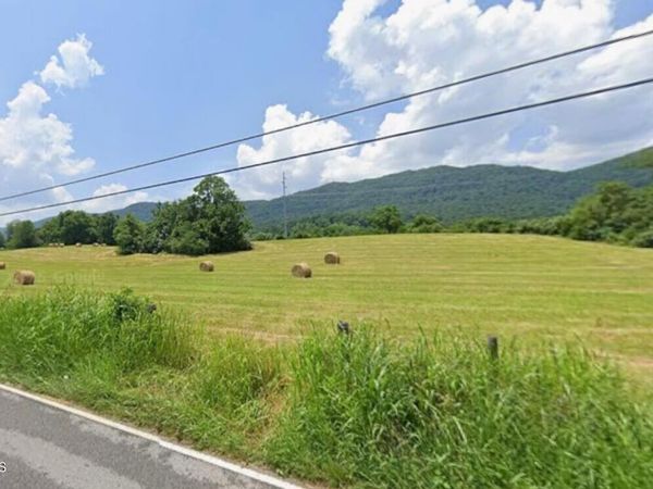 2702 Old Highway 63 , Speedwell, TN 37870