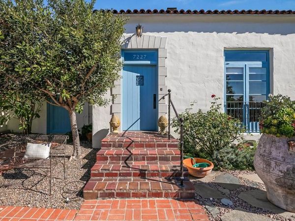 7227 Olivetas Ave, La Jolla, CA 92037