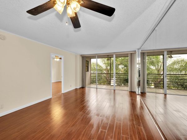 118 Royal Park Drive, Unit 4G, Oakland Park, FL 33309