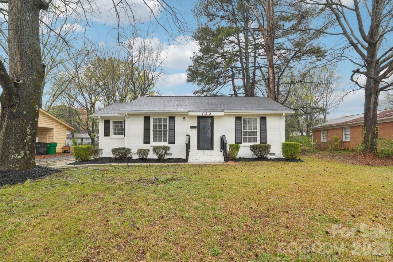 735 Pondella Drive, Charlotte, NC 28213 Main Photo