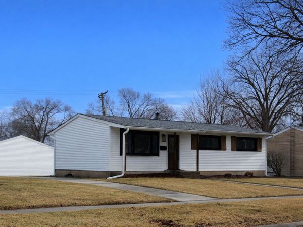 163 Terry Court, Woodstock, IL 60098