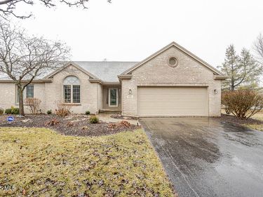 8647 Stone Oak Drive, Holland, OH 43528