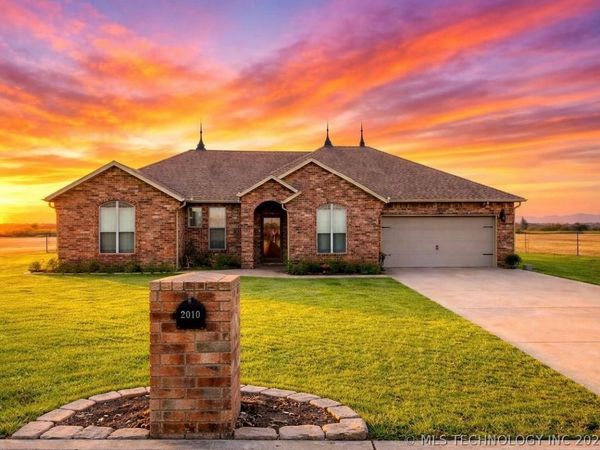 2010 E Creekside Road, Stigler, OK 74462