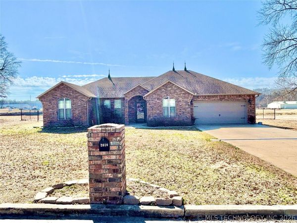2010 E Creekside Road , Stigler, OK 74462