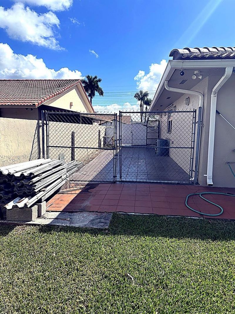 530 SW 136th Pl , Miami, FL 33184 Photo