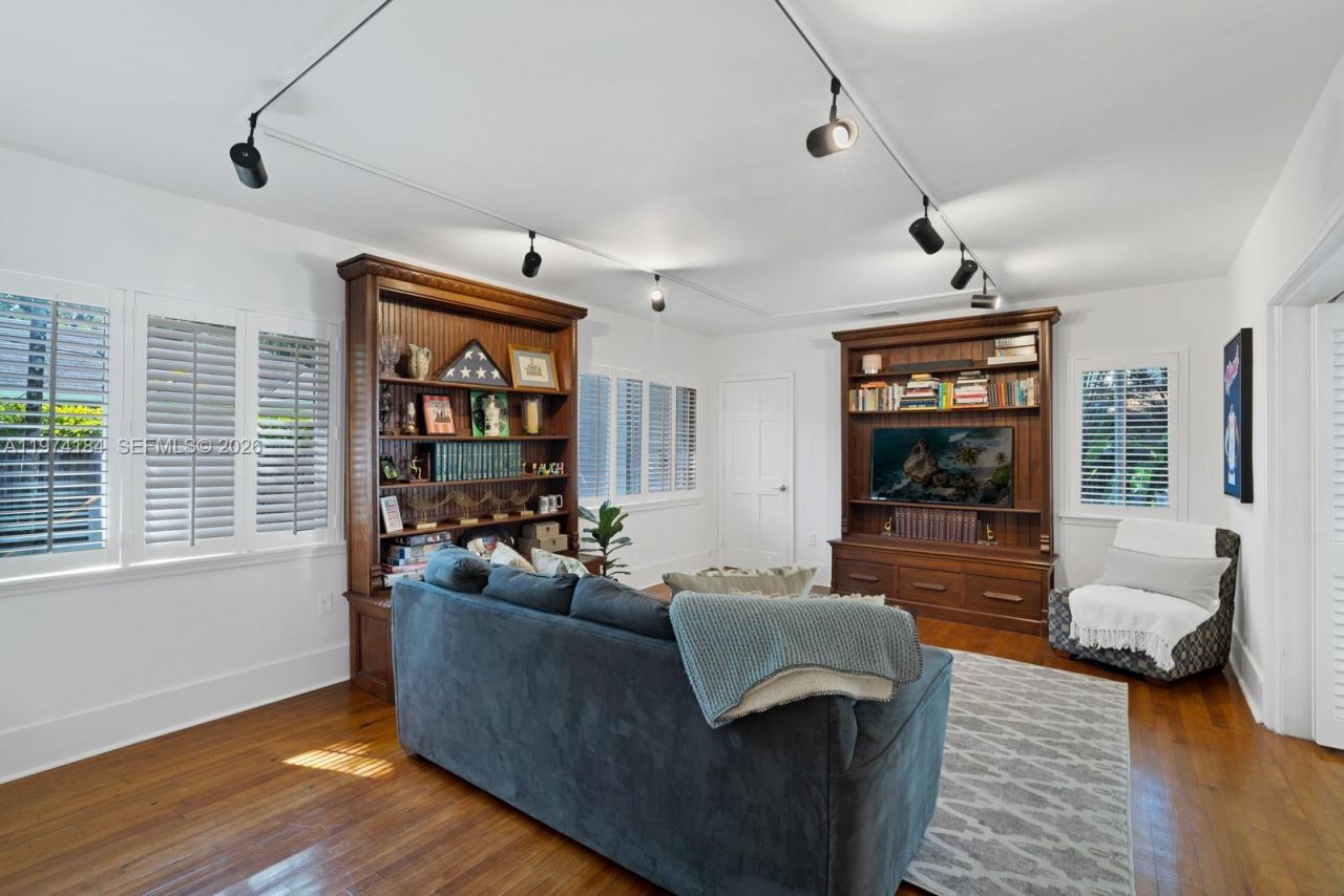 4190 Braganza Ave , Miami, FL 33133 Photo