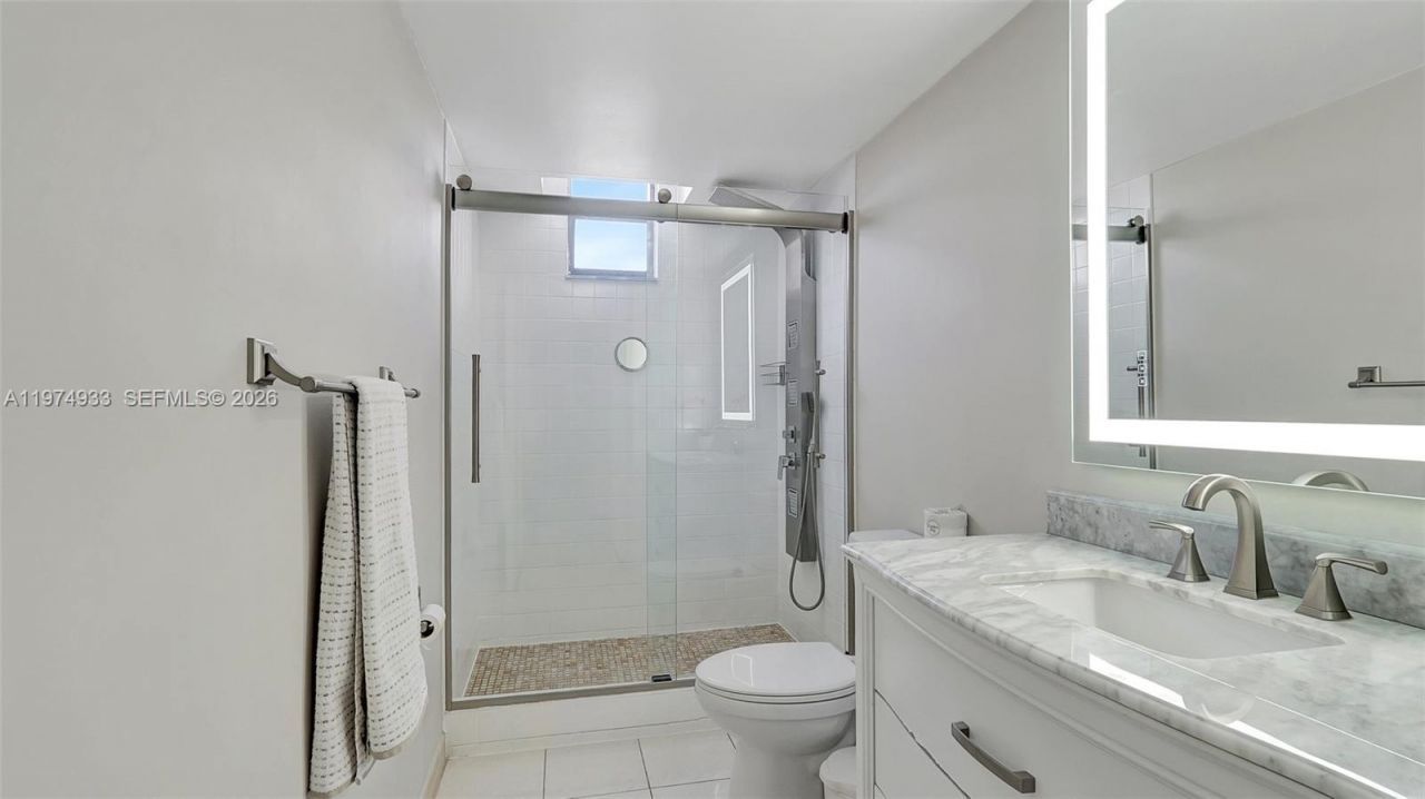 2500 Parkview Dr , Unit 1914, Hallandale Beach, FL 33009 Photo