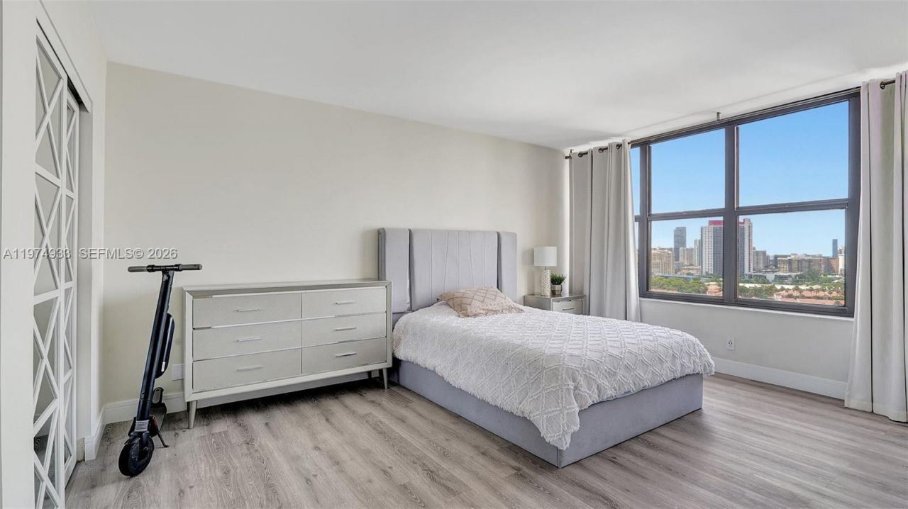 2500 Parkview Dr , Unit 1914, Hallandale Beach, FL 33009 Photo