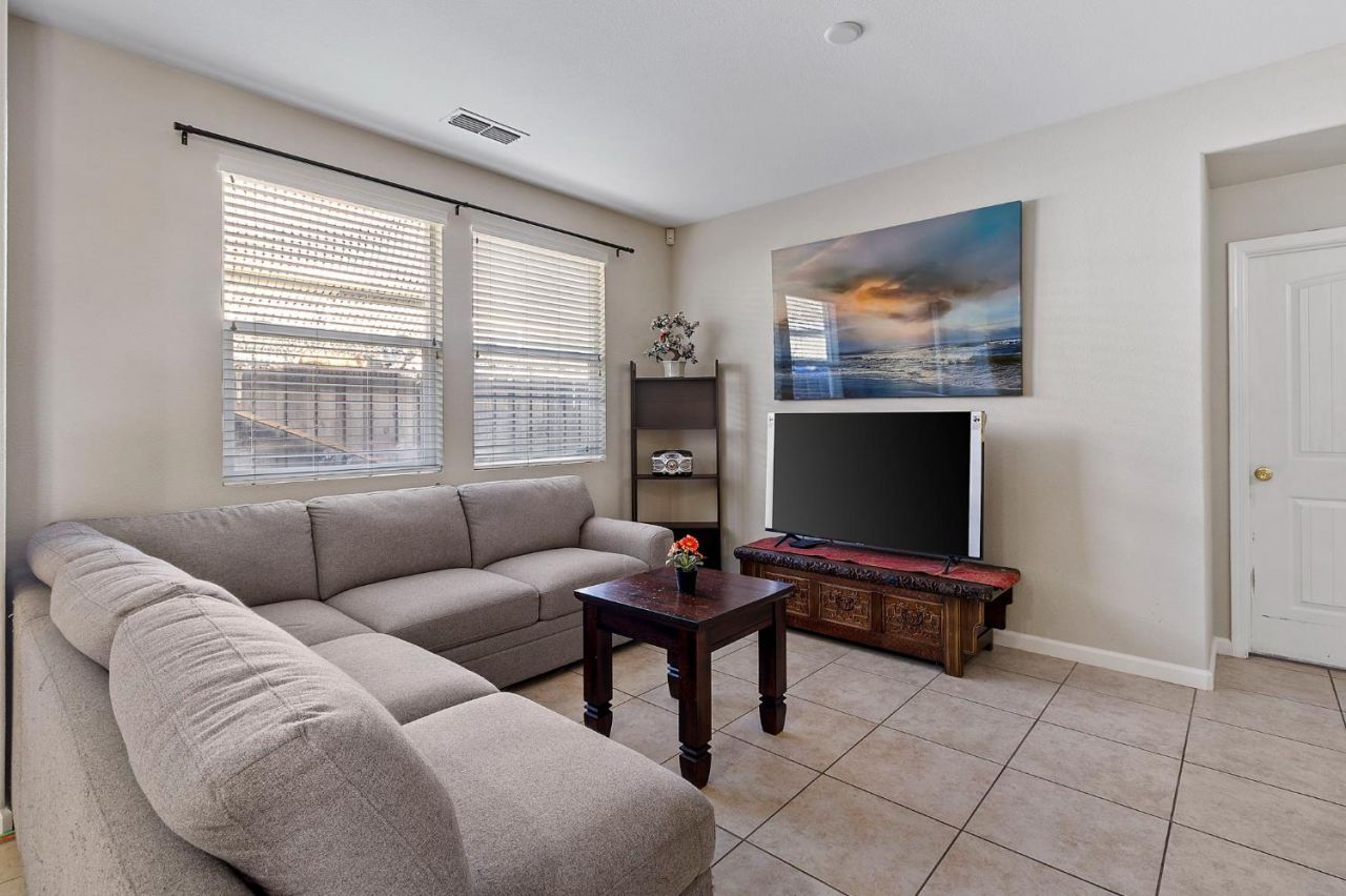 7525 Eldred Way, Sacramento, CA 95829 Photo