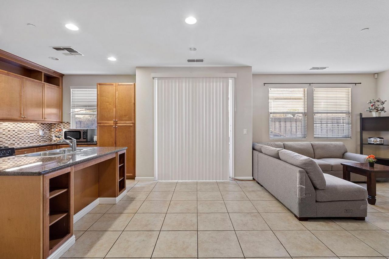 7525 Eldred Way, Sacramento, CA 95829 Photo