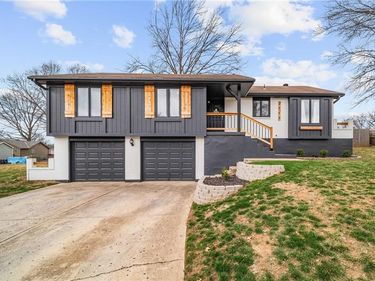3713 NW Peachwood Court, Blue Springs, MO 64015