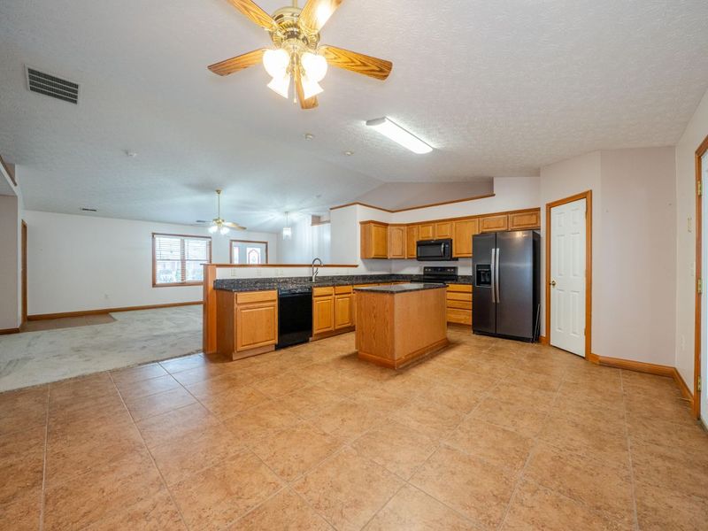 6350 Charlotte Court, Huber Heights, OH 45424 Photo 3