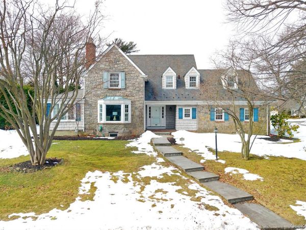 448 Abbey Road N, Manhasset, NY 11030