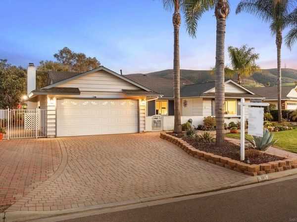 985 San Pablo Dr, San Marcos, CA 92078