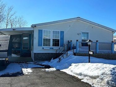 901 Hollywood Drive, Lockport, NY 14094